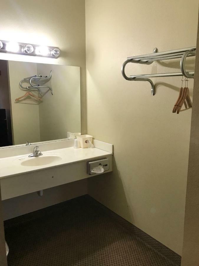 City Heart Inn & Suites Piedmont Екстер'єр фото